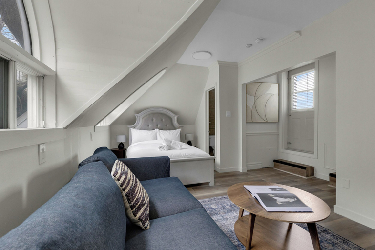 Living area 4, Maison Paris, Montréal