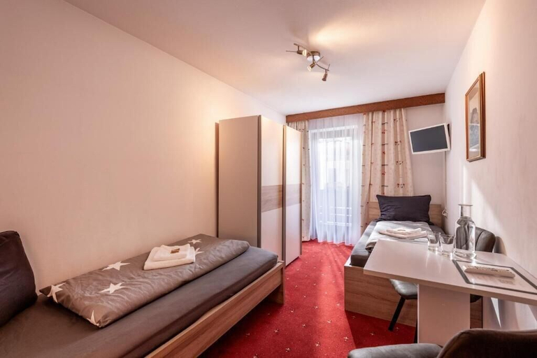 Room 5, Pension Berta & Restaurant Franz, Kitzbühel