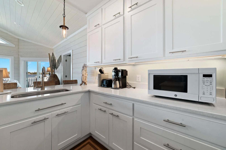 Private kitchen 2, Beach House on the Bay With Private Dock, Baldwin