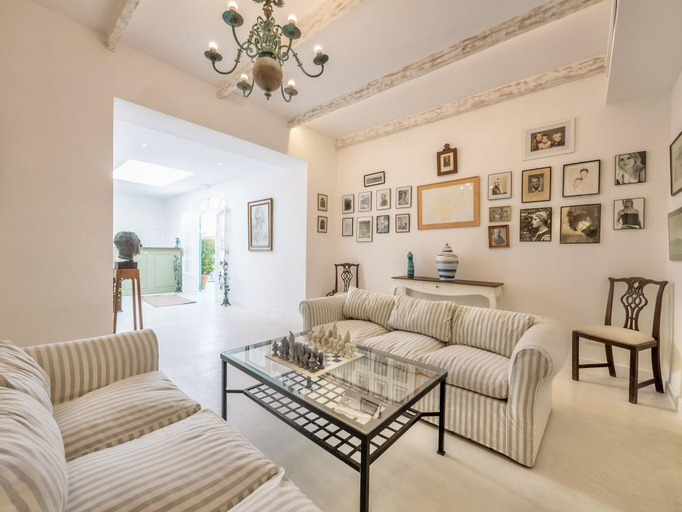 Public Area 5, The Sea Club, Baleares