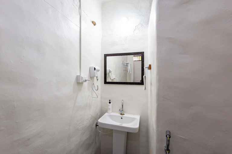 Bathroom 2, ALAYA STAYS KHADE FARMS 4BHK PetFriendly, Mandya