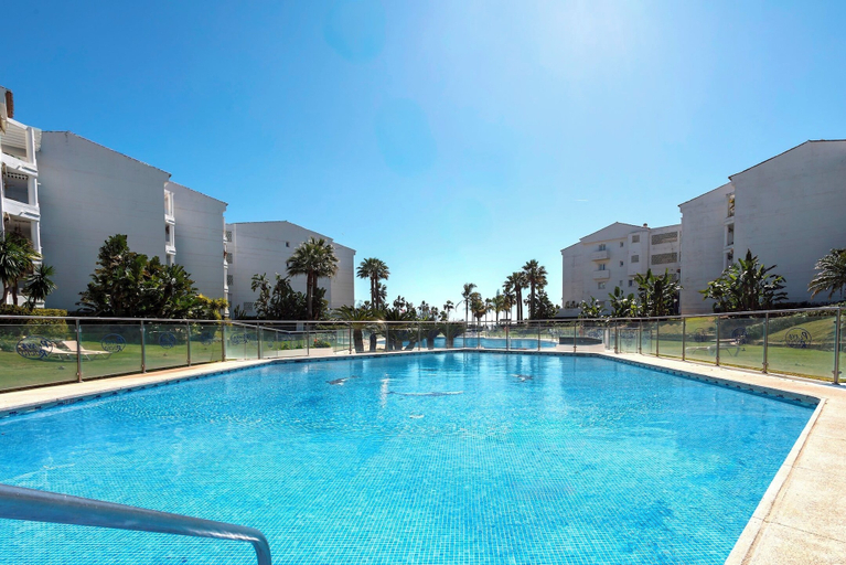 Sport & Beauty, Beachfront Apartment in Puerto Banus. Playa Rocio, Málaga