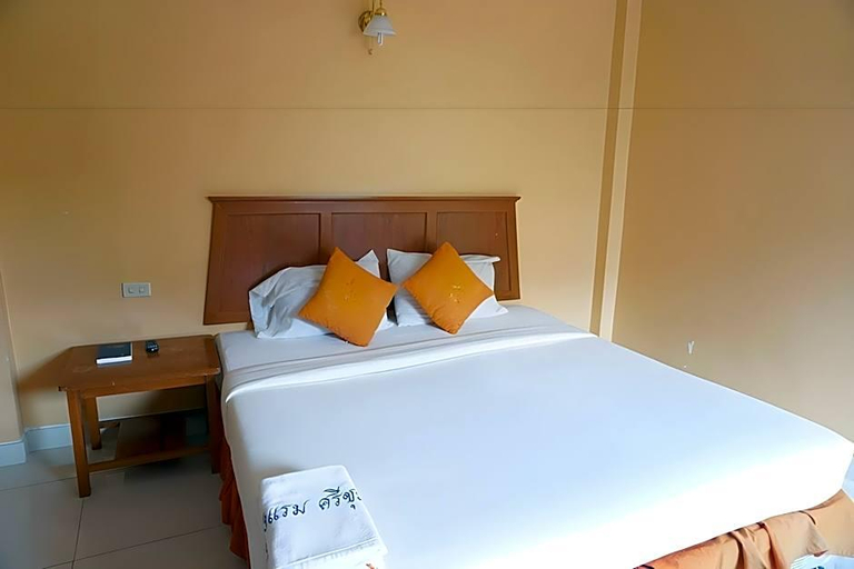 Bedroom 3, Sri Chumphon Hotel, Muang Chumphon