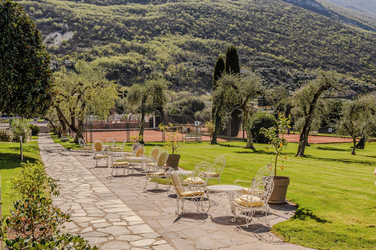 Property grounds 3, Hotiday Malcesine Garda, Verona