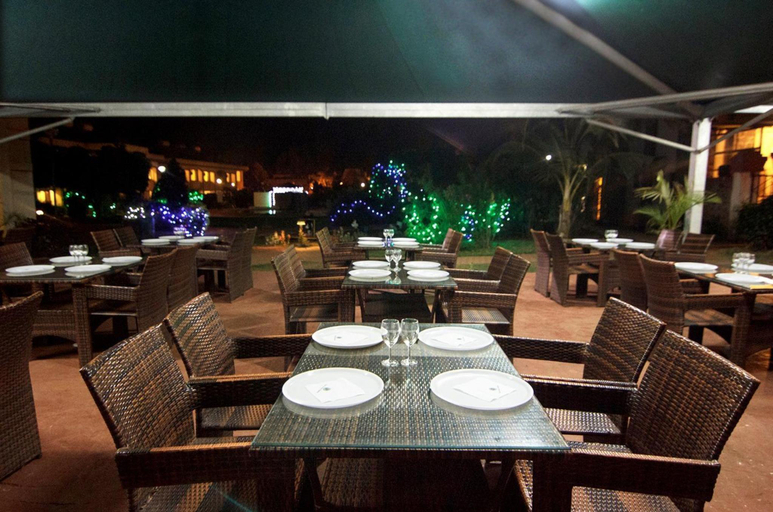 Food & Drinks 4, Blue Country Resort, Satara
