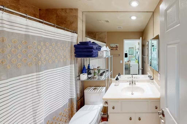 Bathroom, Biarritz B17, Riverside