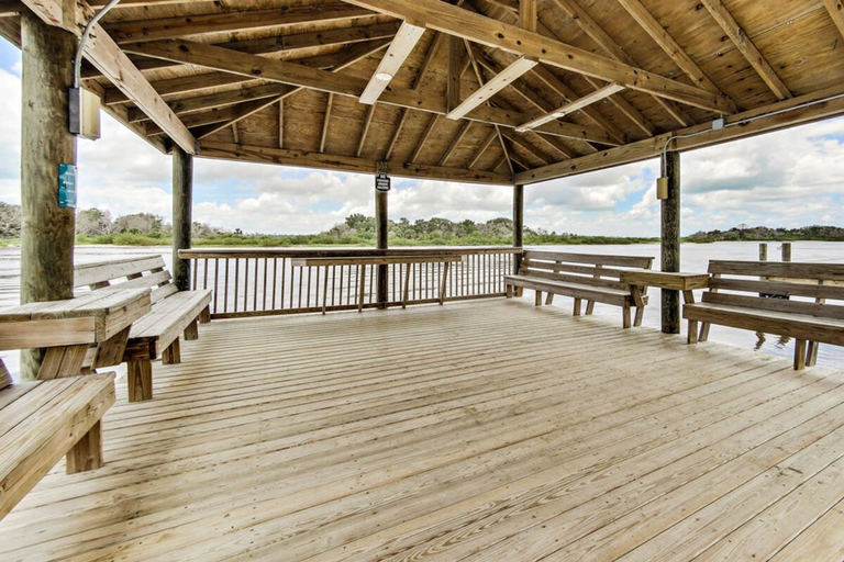 Room 5, Oceanview Top-floor Penthouse in Surf Club Beach Pool Access, Flagler