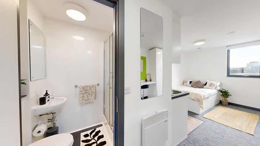 Bathroom 3, For Students Only Glassworks in Liverpool, Sefton