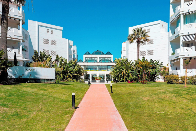 Exterior & Views, Beachfront Apartment in Puerto Banus. Playa Rocio, Málaga