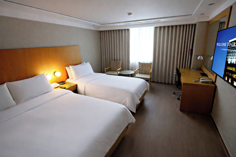 Bedroom 2, Grand Hotel, Buk