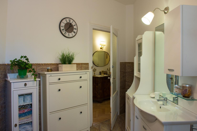 Bathroom 3, B & B Antico Borgo Teresiano, Trieste