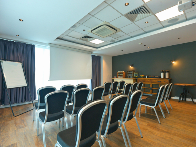 Others 3, B&B HOTEL Warrington, Warrington