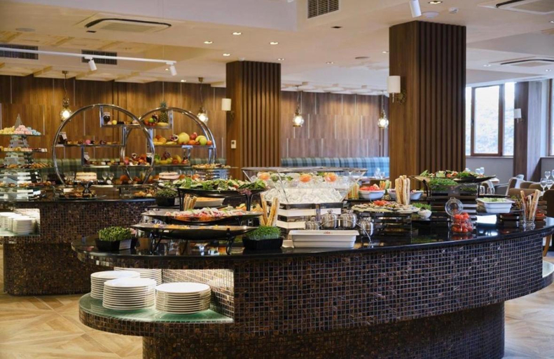 Food & Drinks