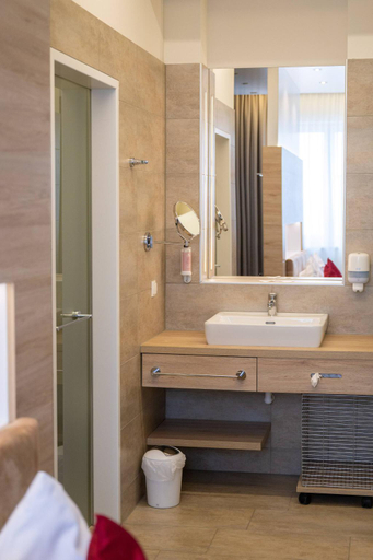 5, Red Dream Apartment for 2 I Graz-Sd I free Parking 24-7 Check-in, Graz