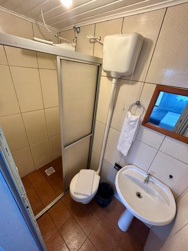 Bathroom 3, Tia Leonor, Gramado
