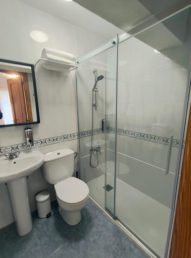 Bathroom 3, Hostal Betelu, Navarra