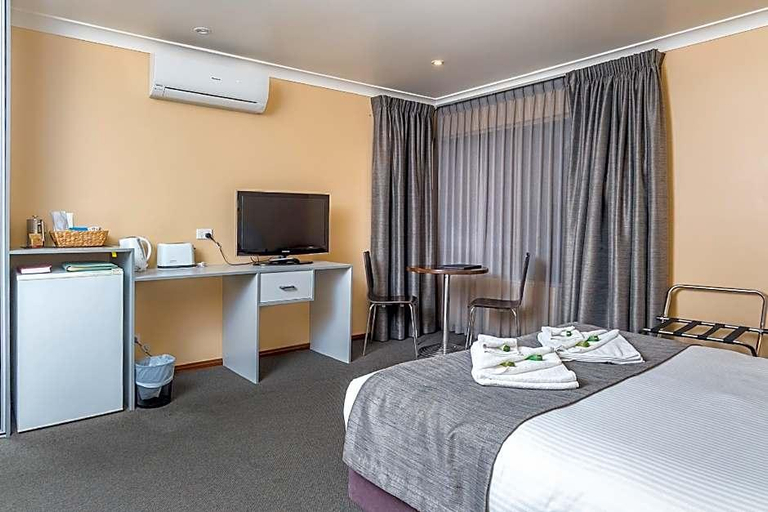 Bedroom 3, Victoria Hotel - Strathalbyn, Alexandrina- Strathalbyn