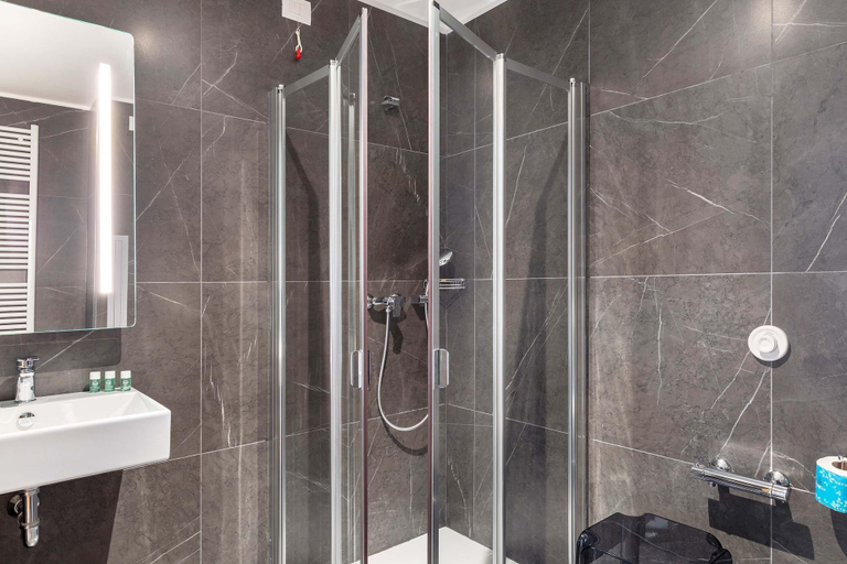 Bathroom 4, B&B Hotel Ferrara, Ferrara