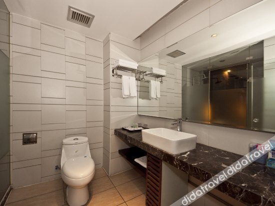 ��他, Mountains & Rivers Hotel, Fuzhou