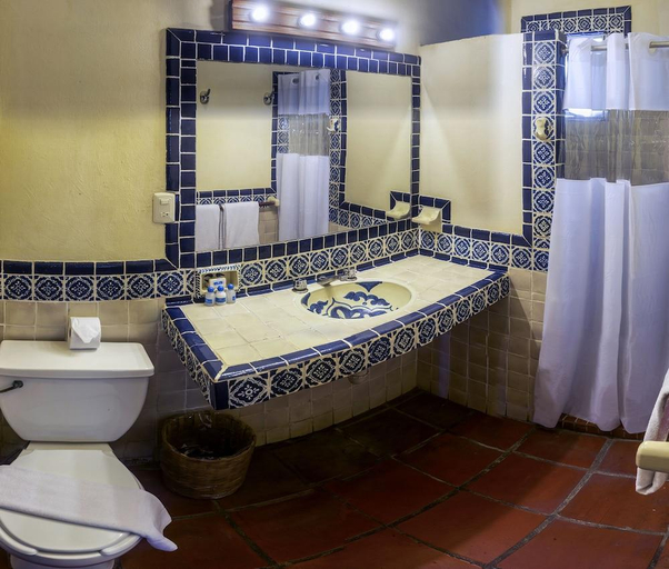 Bathroom 5, Bungalows Santa Cruz, Dist. Pochutla