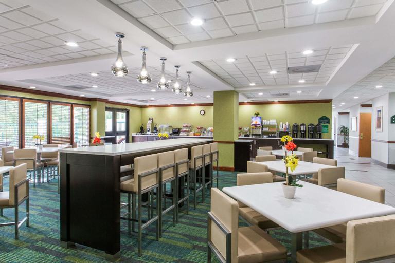 Food & Drinks 5, Wingate By Wyndham Panama City Area Lynn Haven, Bay