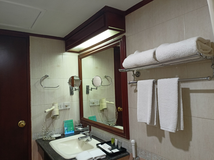 Bathroom 5, Hotel Sarina, Dhaka
