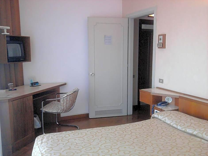 Bedroom 4, Grand Hotel Golf, Pisa