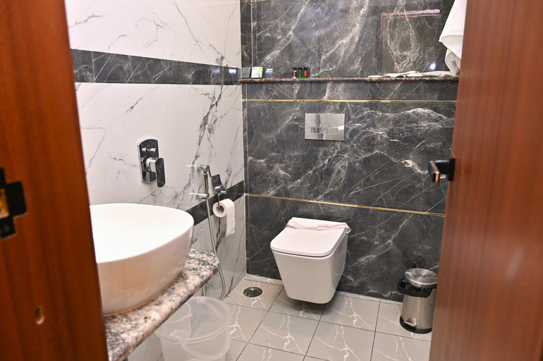 Bathroom 5, Hotel Vatsa Residency, Varanasi