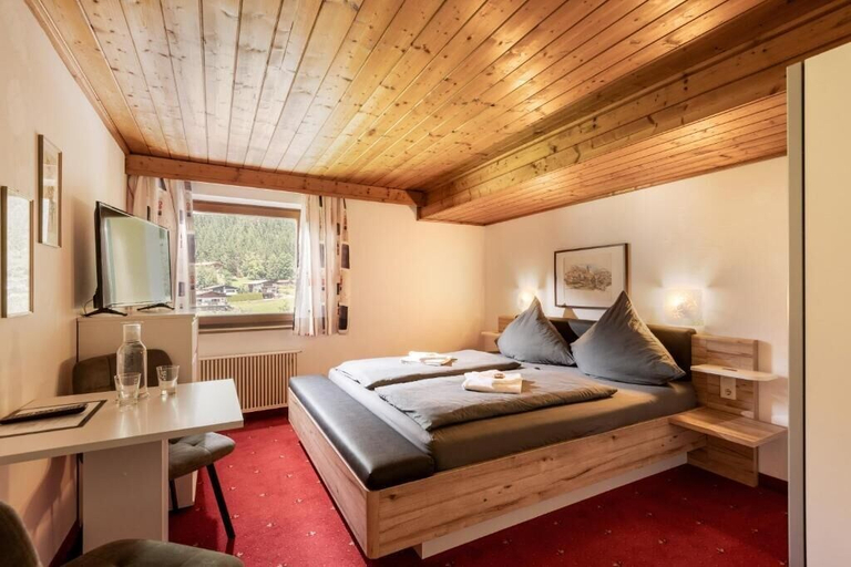Room 4, Pension Berta & Restaurant Franz, Kitzbühel