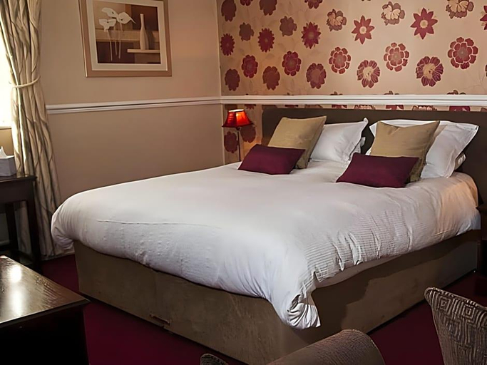 Bedroom 5, Clarence Court, Gloucestershire