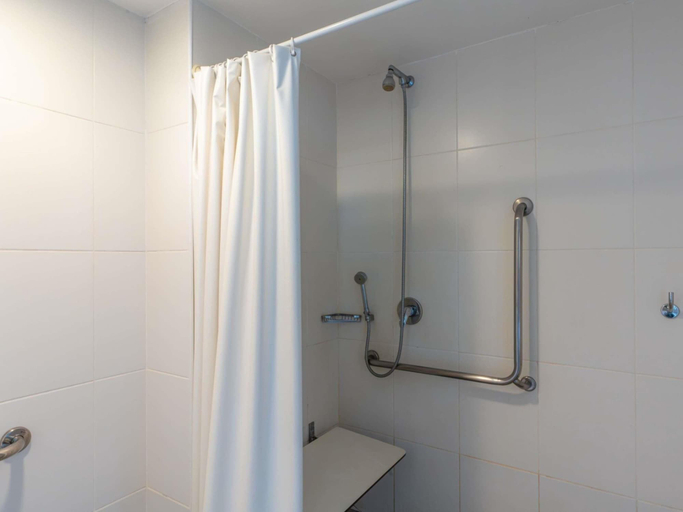 Bathroom 3, ibis budget RJ Praia de Botafogo, Rio de Janeiro