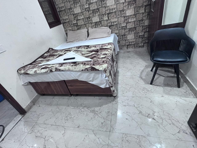 Room 5, Shree Ji Hotel Stay Room, Delhi