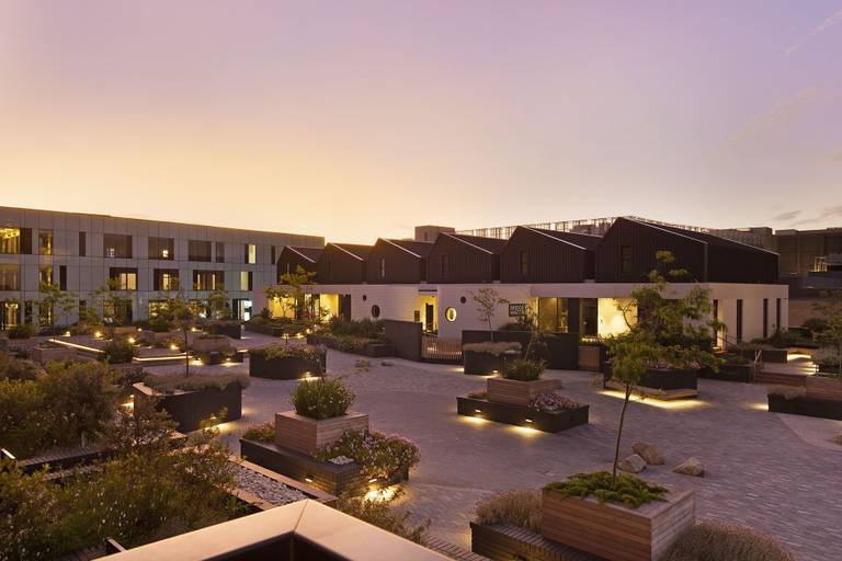Exterior & Views