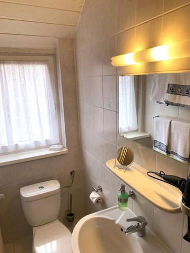 Bathroom 5, Kiek Inn, Lüchow-Dannenberg