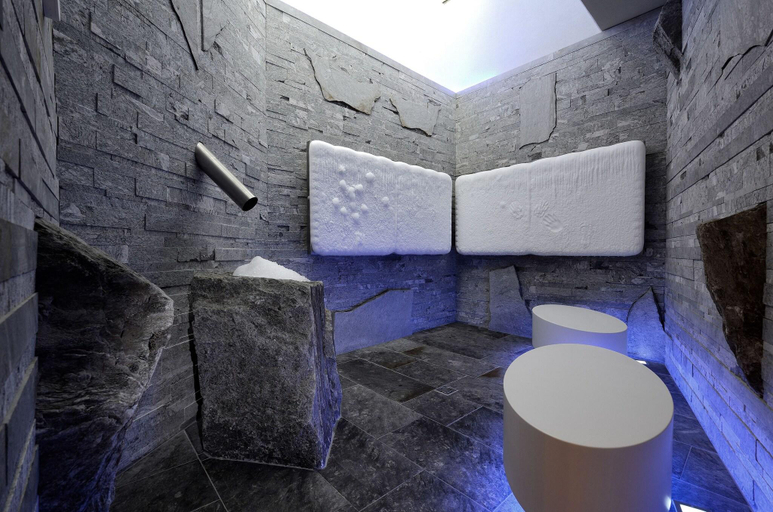 Bathroom 5, Central Spa, Imst