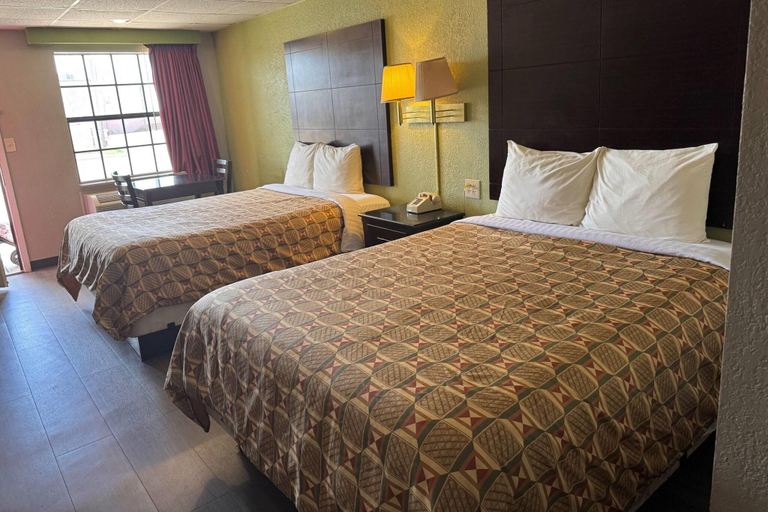 Bedroom, Travelodge by Wyndham Dumas Arkansas, Desha