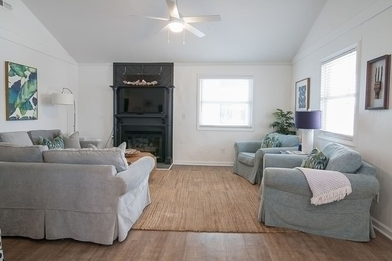 Room 2, Driftwood Daze in Ocean Isle Beach, Brunswick