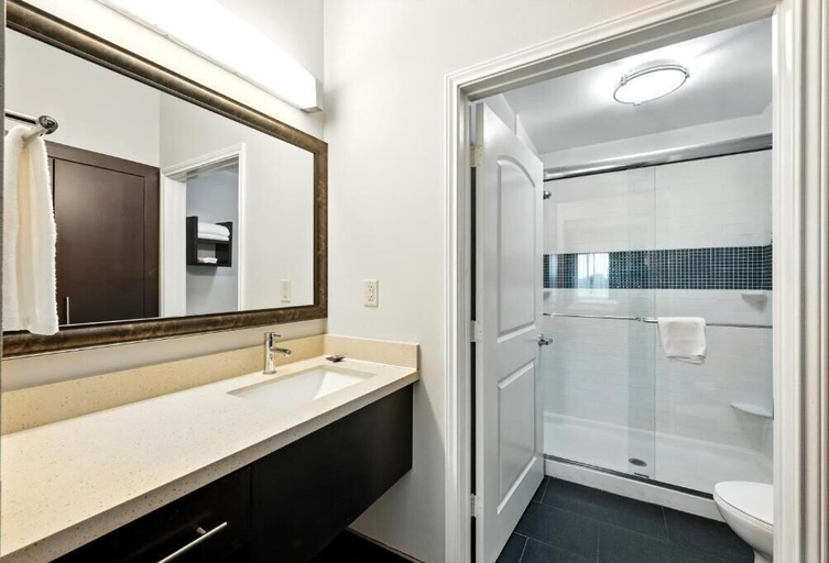 Bathroom 3, Relux at Westchase, Houston