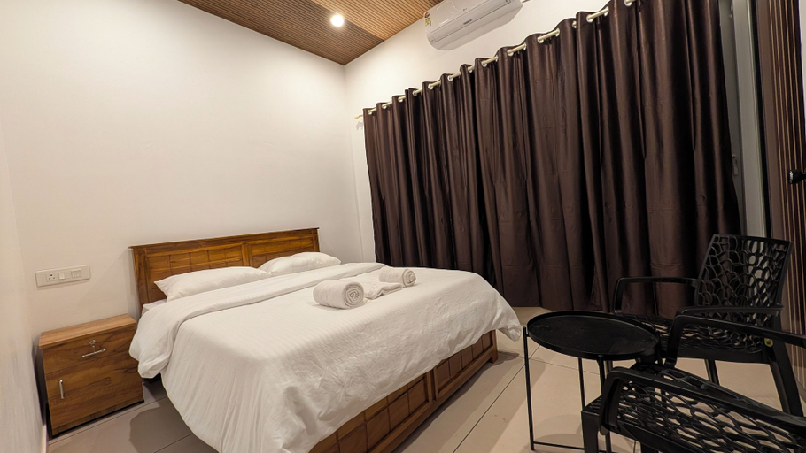 Room 4, Grand Beach Villa Payyambalam, Kannur