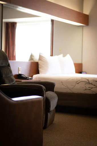 Bedroom 2, Monument Inn & Suites, Scotts Bluff