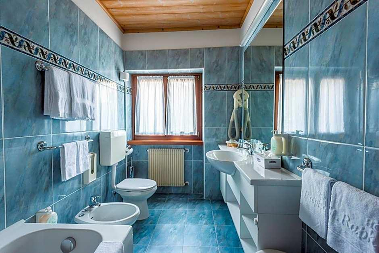 Bathroom 5, St Raphael, Trento
