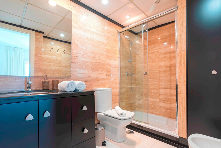 Bathroom 4, Beachfront Apartment in Puerto Banus. Playa Rocio, Málaga