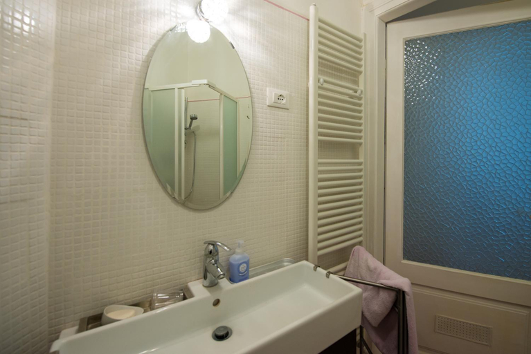 Bathroom 1, B & B Antico Borgo Teresiano, Trieste
