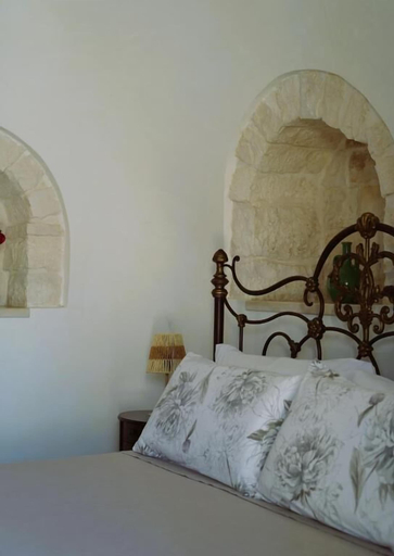 Others 1, Trulli Pastore, Bari