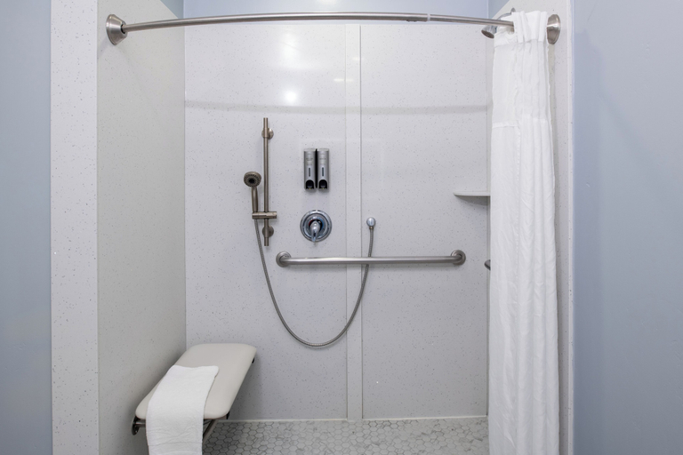 Bathroom 5, Lone Oak Lodge, Monterey