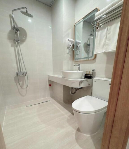 Bathroom 4, One Villa Hotel 6, Long Biên
