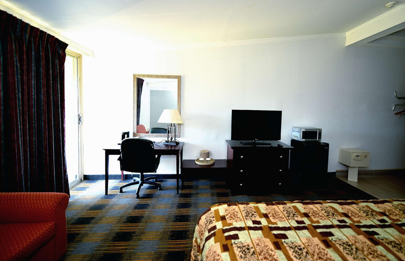 Bedroom 3, Riverview Inn & Suites, Bristol
