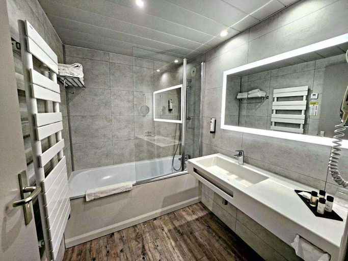 Bathroom 4, Domain de la Foret d'Orient - Natur'Hotel Golf Spa, Aube