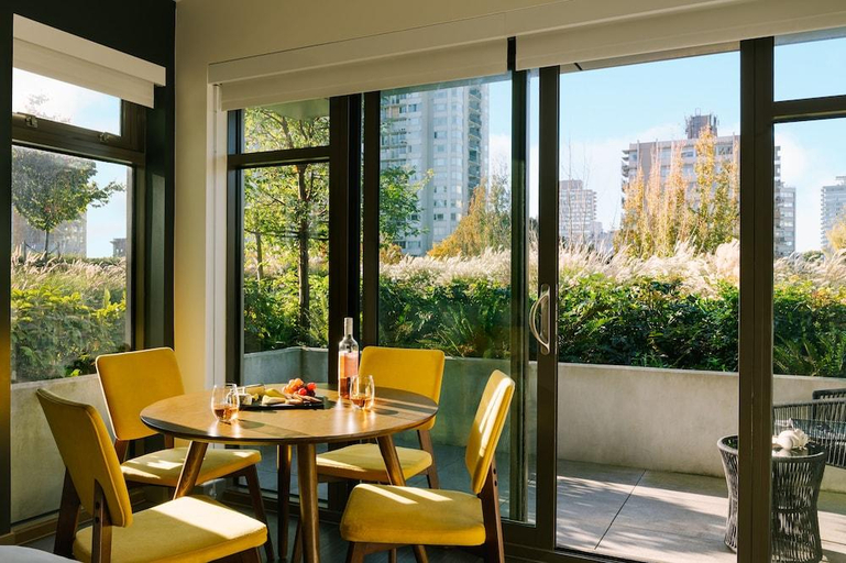 Food & Drinks 4, Revival English Bay, Vancouver, Greater Vancouver