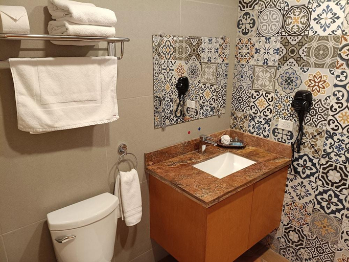 Bathroom 5, Hacienda Bugambilias, La Paz